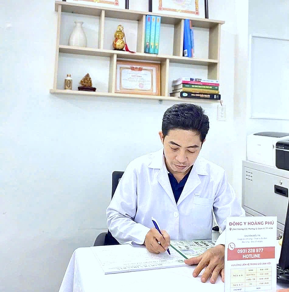 Chân dung thầy thuốc Nguyễn Hoàng Phú